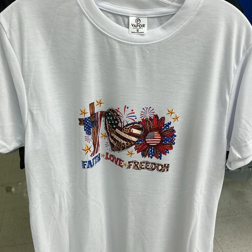 White Graphic Patriotic T-Shirt Women’s Size Small